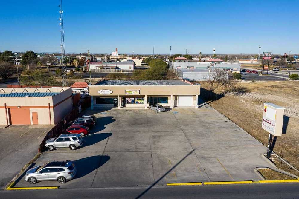 Retail Free Standing: 2104 N Bedell Ave, Del Rio, TX 78840